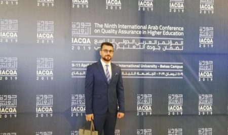 تدريسي من كلية الصيدلة بجامعة الكتاب يشارك في المؤتمر العربي الدولي لجودة التعليم الاكاديمي